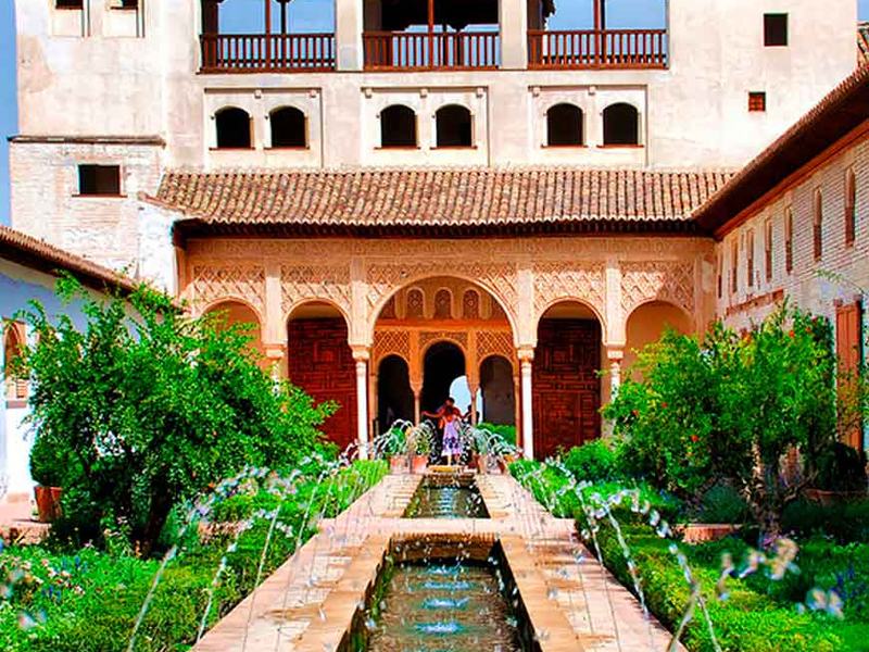 I giardini del Generalife e il Patio de la Acequia