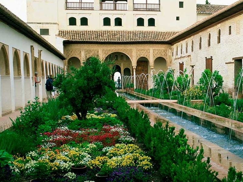 I giardini del Generalife e il Patio de la Acequia